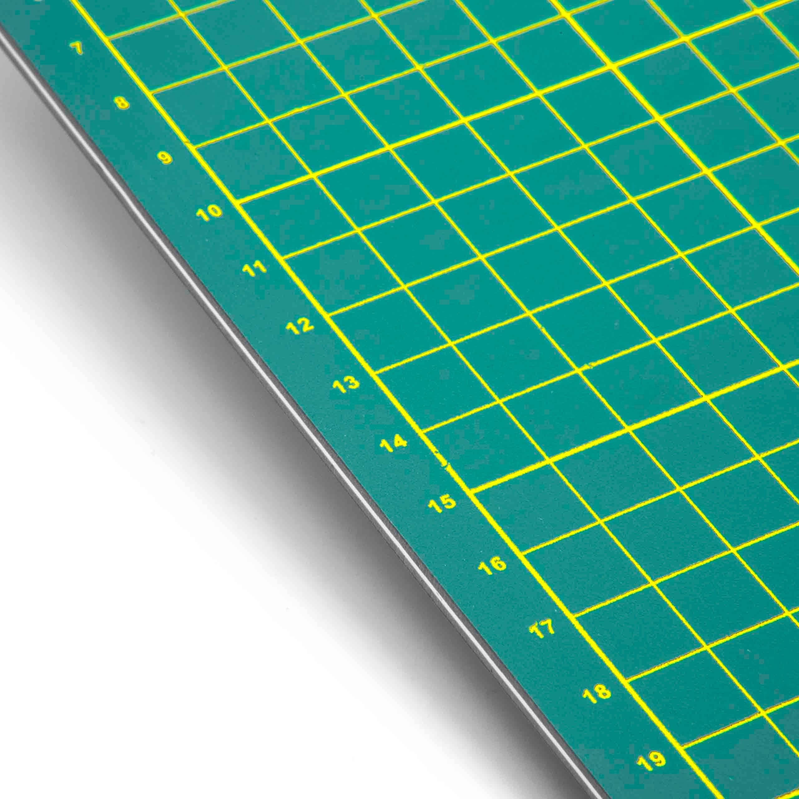 Cutting Mat - A4 Working Surface, 30 x 22 cm, Self-Healing, With Grid, Double-Sided