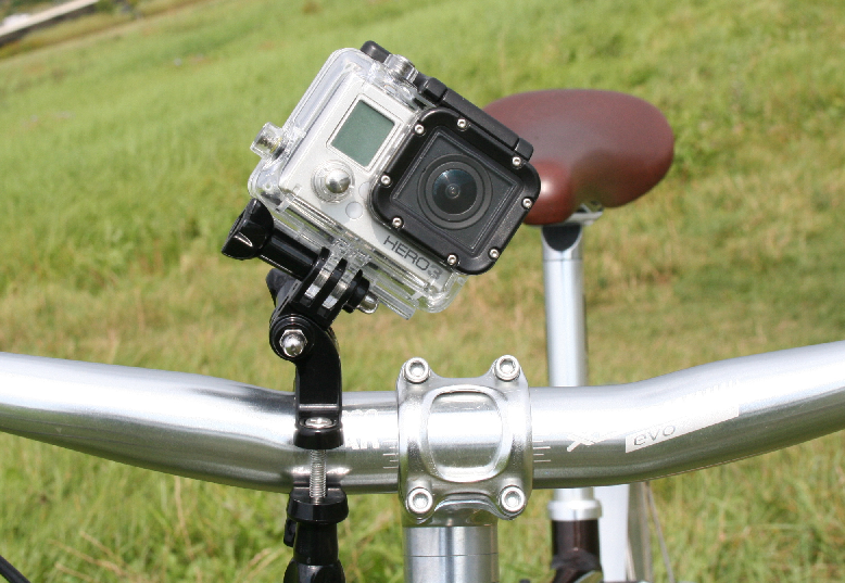 GoPro-Zubehör: Mit Fahrradhalterung, Saugnapfhalterung, Teleskopstab und Ersatzakku top ausgerüstet